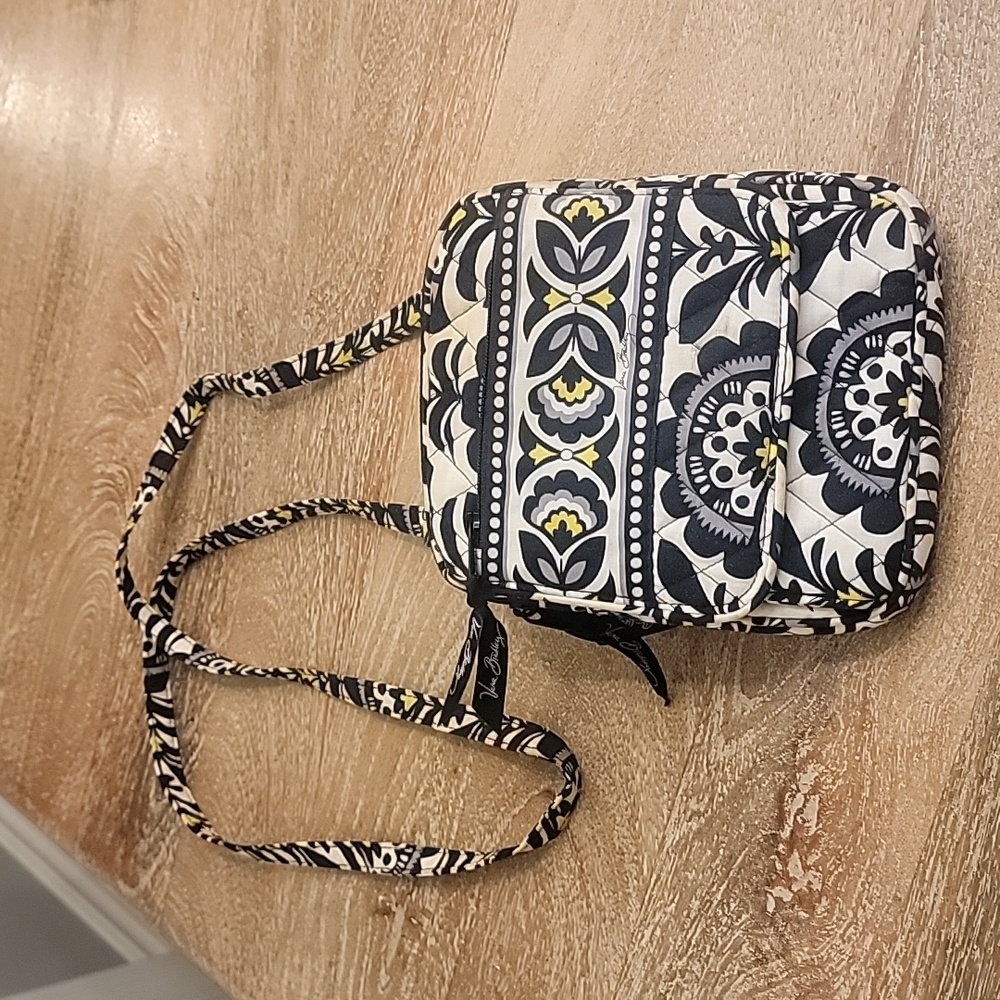 Adorable Vera Bradley Cross Body Purse/bag   GREAT CONDITION.